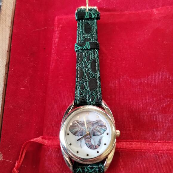 Very unique tribal elephant watch - Picture 2 of 2